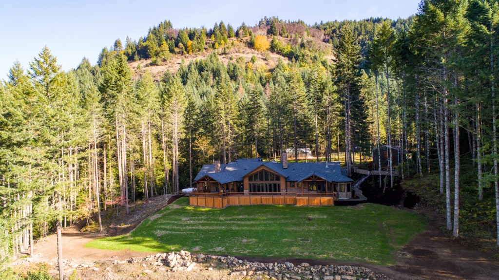 Oregon Waterfront Property in Roseburg, Canyonville, Myrtle Creek