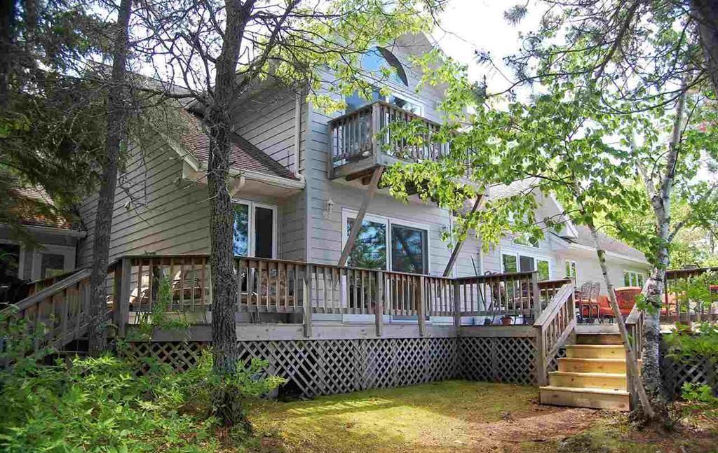 Rainy Lake and Rainy River waterfront real estate. International Falls