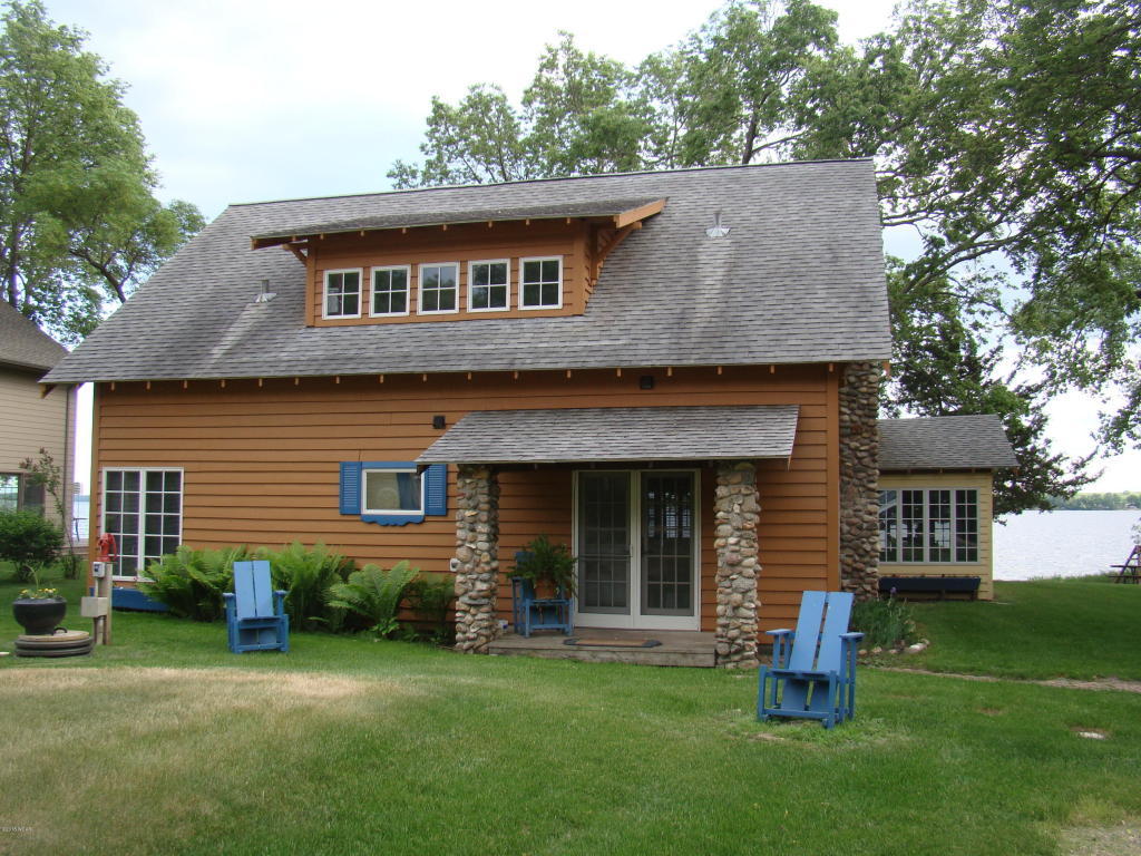 Big Stone Lake, Lake Traverse and waterfront property from Ortonville