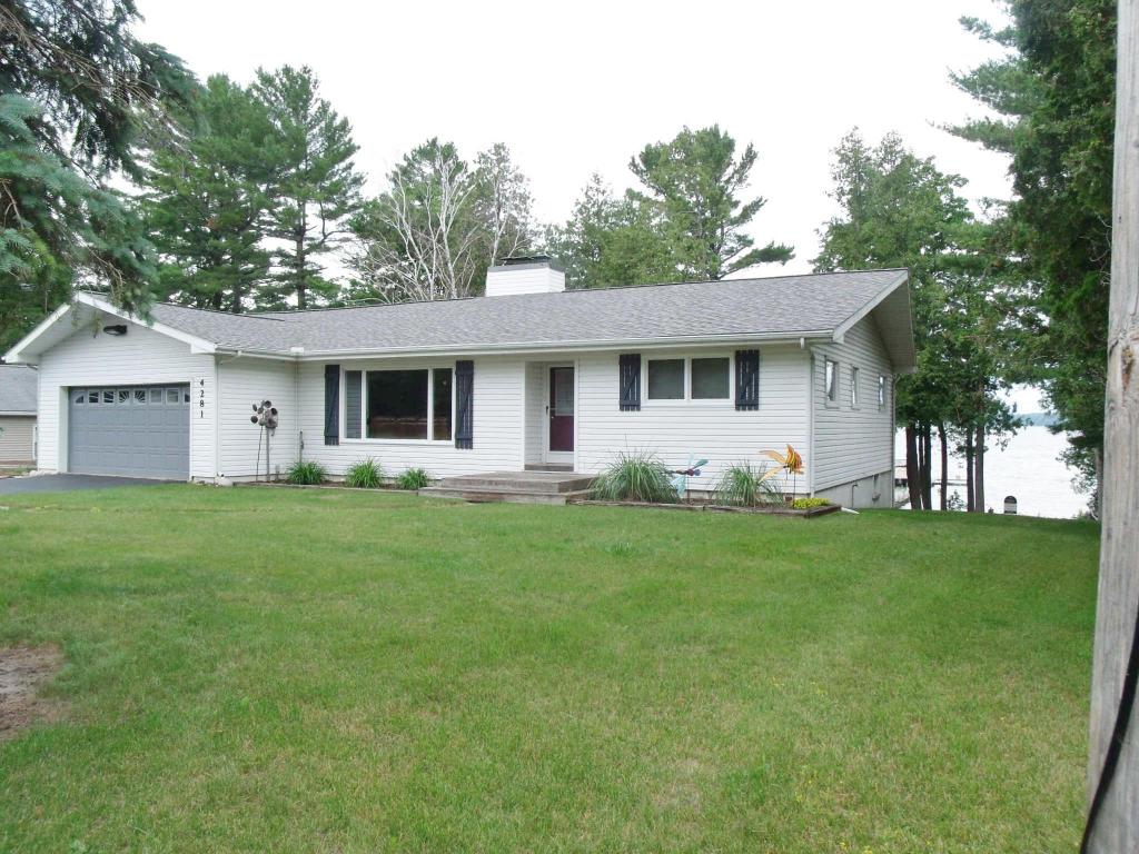 Michigan Waterfront Property in Cheboygan, Mackinaw City, Burt Lake